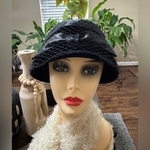 VINTAGE 1940's Cloche Hat Black Velvet w/ Satin Bow and netting